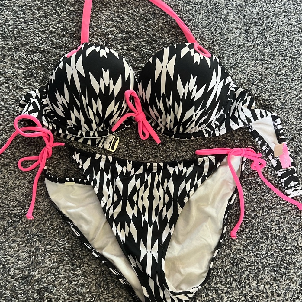 Victoria secret bombshell bikini 34b medium bottoms
